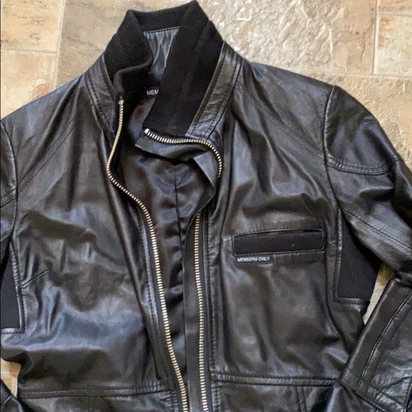 Leather jacket - Picture 2 of 6